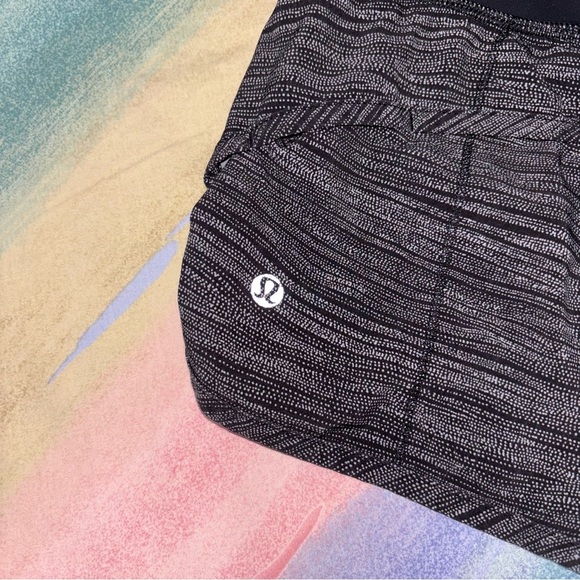 Lululemon Speed Short (4-way Stretch 2.5") Bit Point Ice Grey Black size 2 - Picture 7 of 8